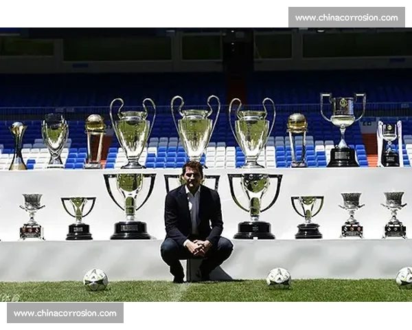 因凡蒂诺揭晓 2025 世俱杯奖杯:蒂芙尼打造的旋转金球,象征足球新未来 因凡蒂诺揭晓 2025 世俱杯奖杯:蒂芙尼打造的旋转金球,象征足球新未来