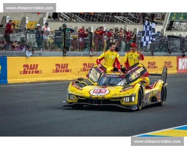 法拉利勒芒三连冠!中国车手叶一飞首登最高领奖台 法拉利勒芒三连冠!中国车手叶一飞首登最高领奖台